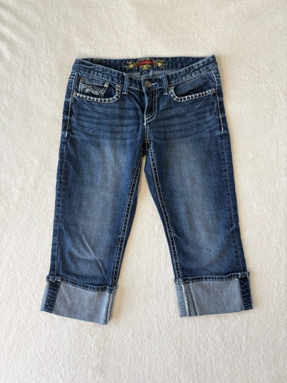 💇‍♀️Maurices Blue Buttoned Embroidered Pocket Capri Jeans Size 5 / 6
